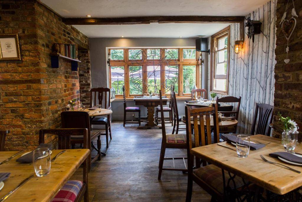 Interior of The Mount Edgecumbe pub