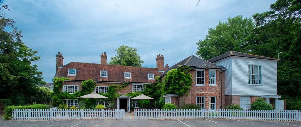 The Queen's Inn exterior