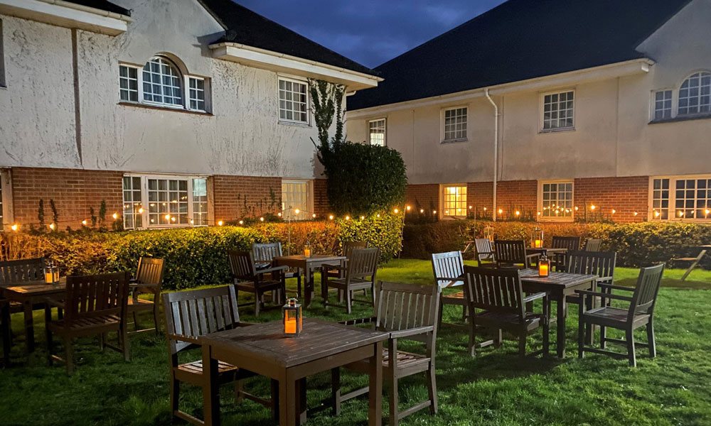Mercure, Tunbridge Wells Hotel outdoor seating