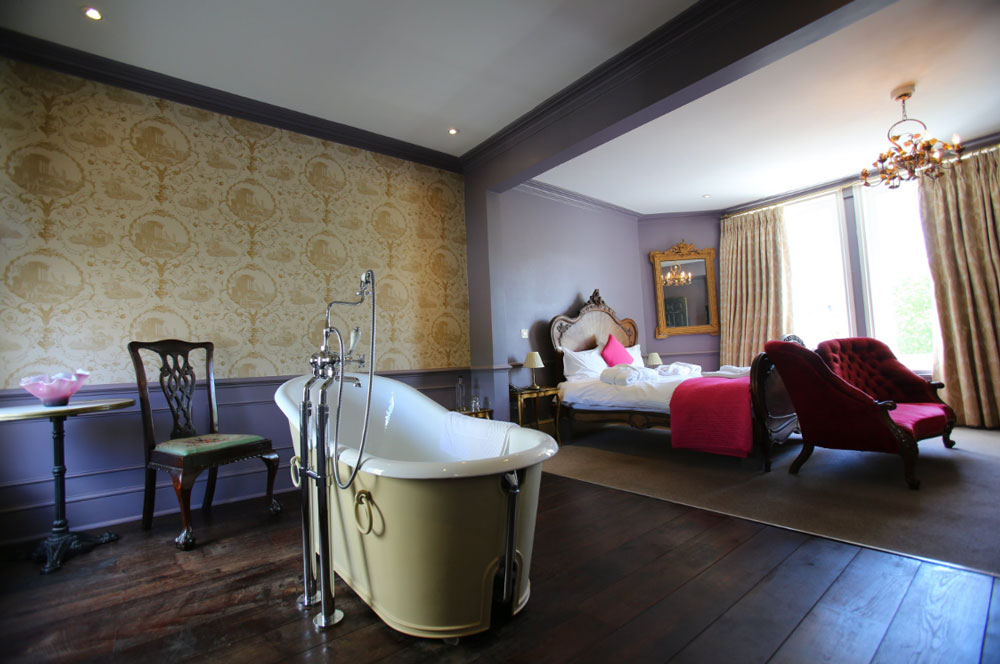Tunbridge-Wells-hotel-room-r bath and bed in hotel room
