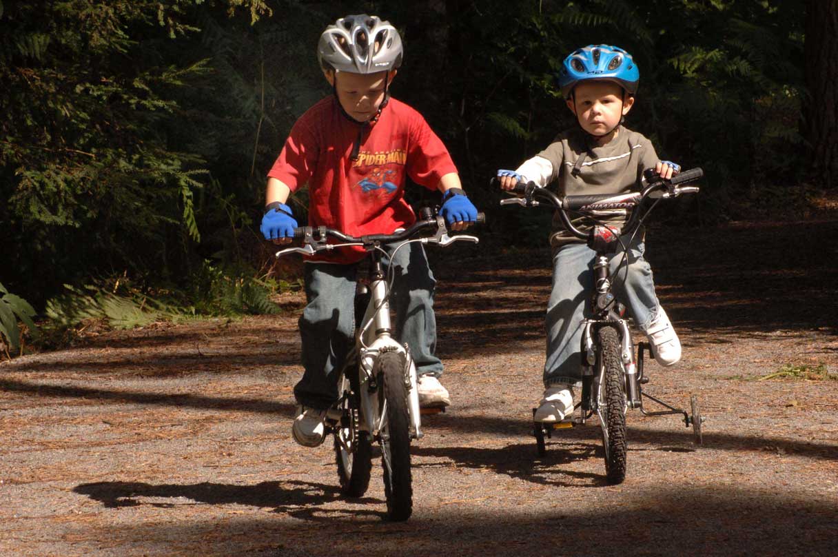 2-children-cycling–explore-kent