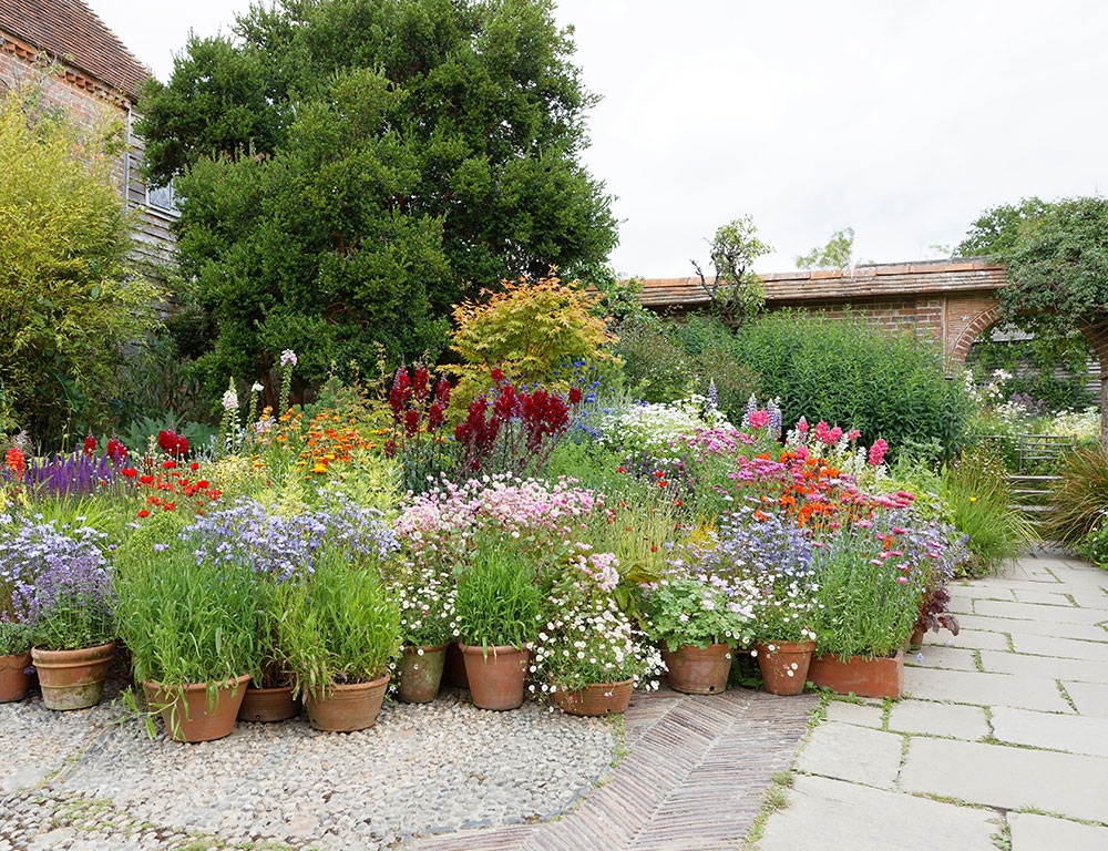 Great-Dixter-Garden-flower-pots