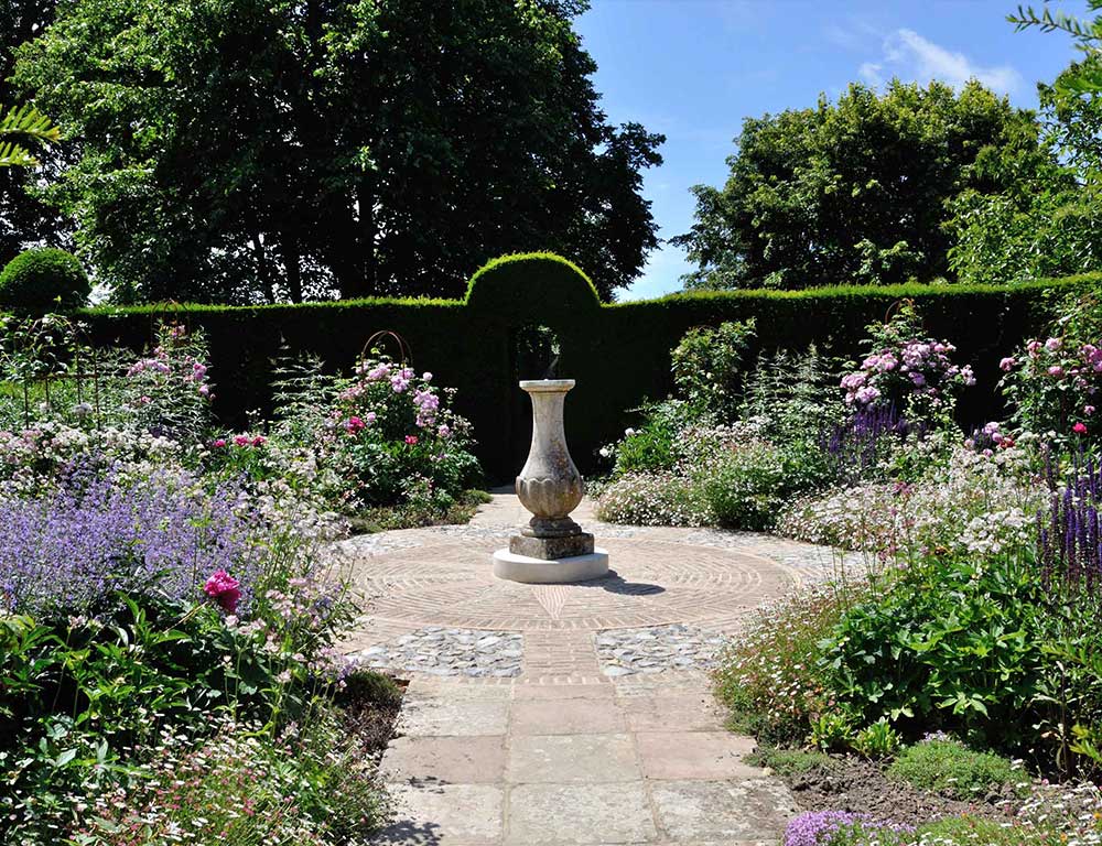 Hole Park Gardens sundial