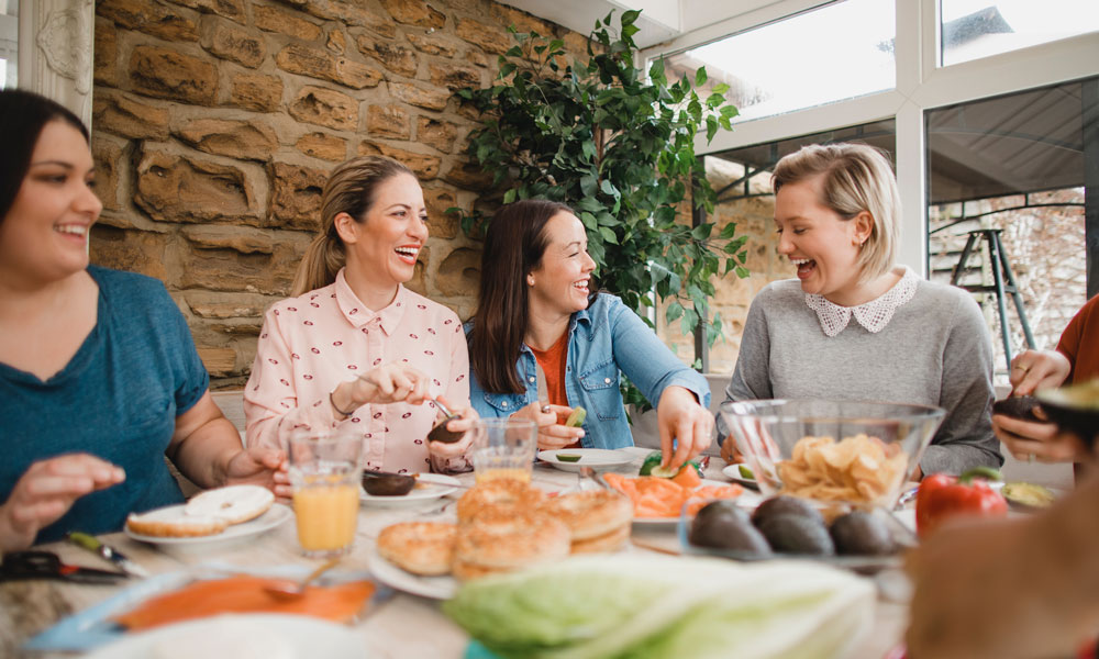 Girls eating brunch