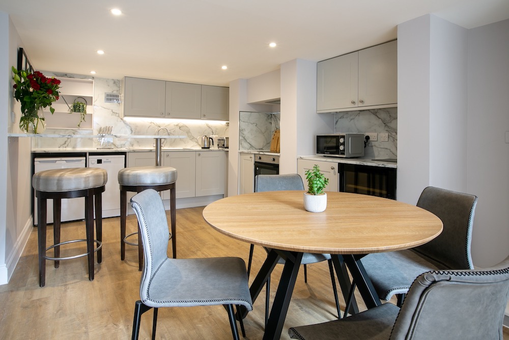 the-apartment-one-warwick-park-hotel