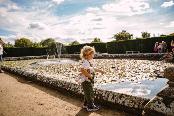 penshurst water Child looking at the water in Penshurst
