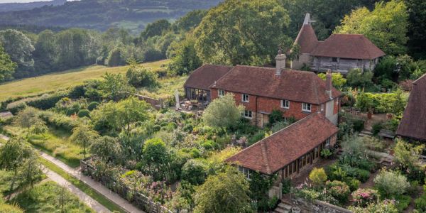 Water-Lane-Walled-Garden