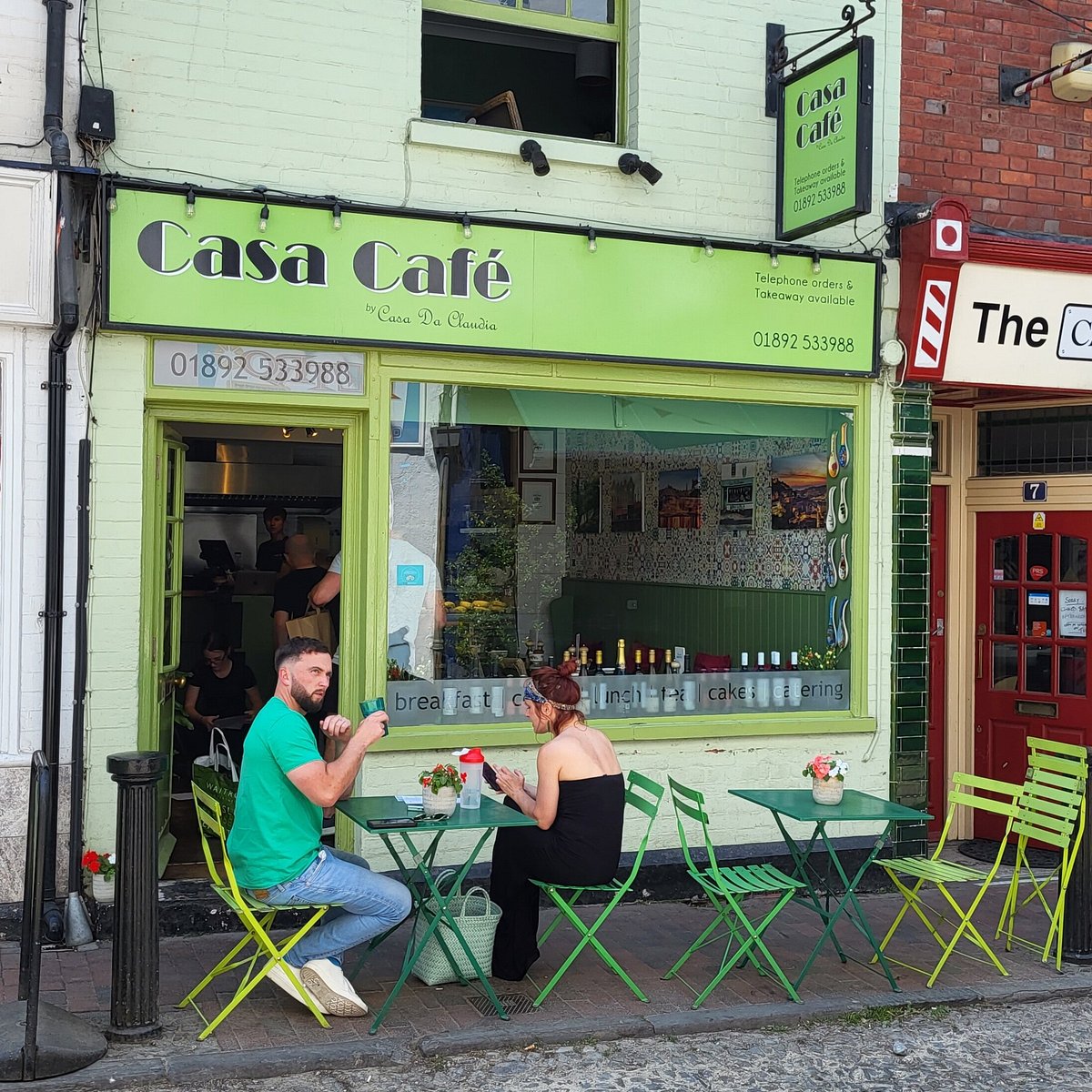 Small restaurant frontage