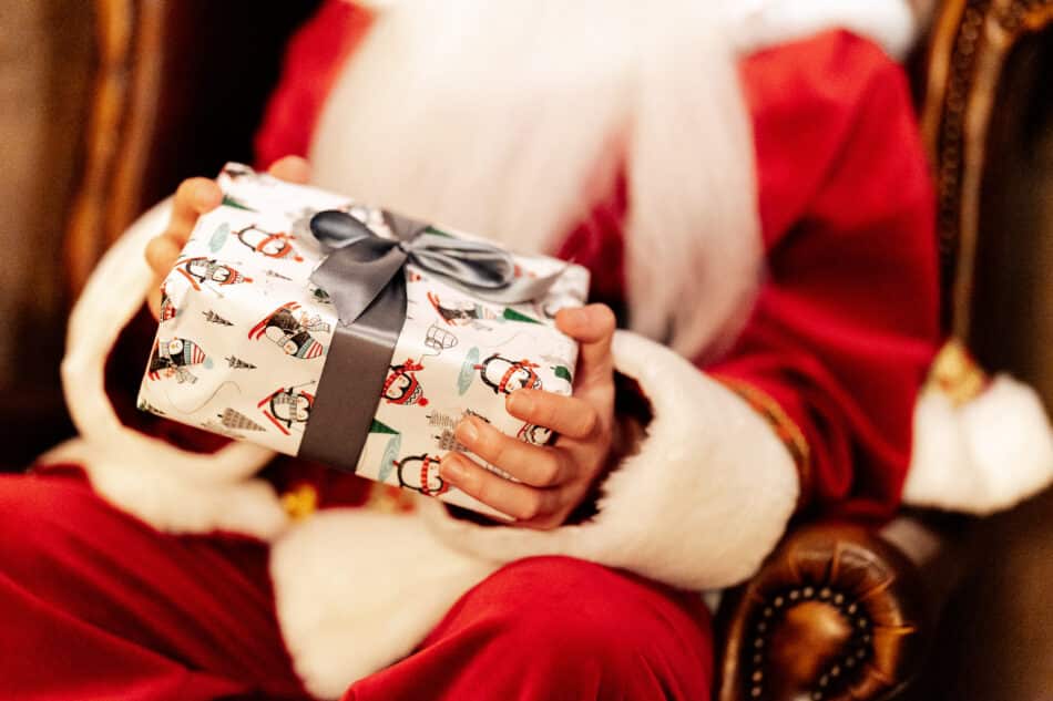 Bewl-Water-Christmas-106-950×633 Father Christmas holding a present