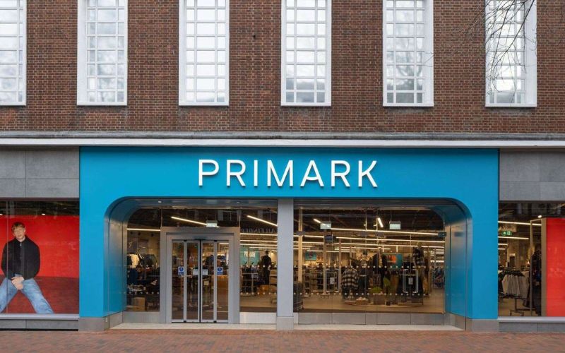 Primark front 800×500 Frontage of clothes shop