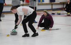 TW curling club action2